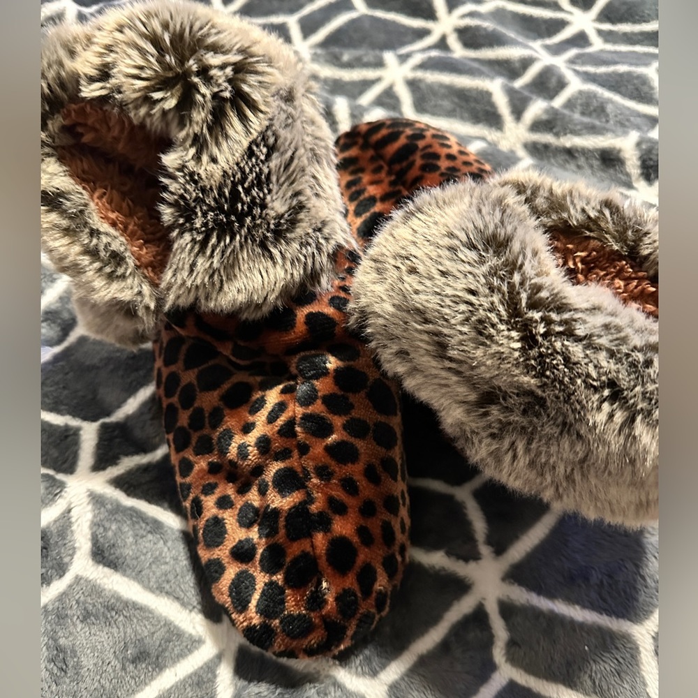 Leopard Print Faux Fur Slippers
